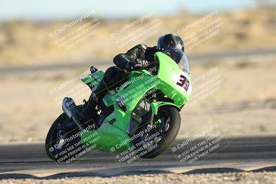 media/Dec-07-2025-CVMA (Sun) [[3e7d2de5dc]]/Race 18-Formula Twins-Formula 40 UL/